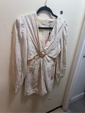 Style cheat Cream Linen-Blend Romper with Front Ring Detail size 4